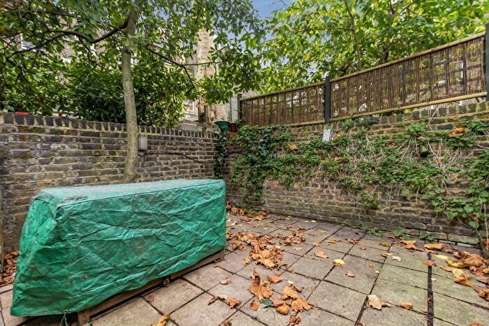 1 Bedroom Flat To Rent In Avonmore Road, London, W14