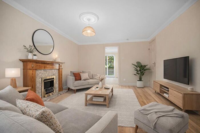 3 Bedroom Terraced House For Sale In Oxfield Park Drive, Old Stratford, Milton Keynes, MK19