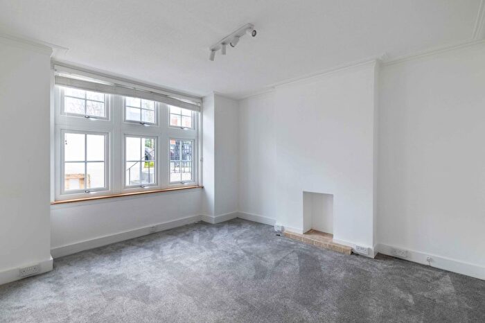 2 Bedroom Flat To Rent In Anselm Road, Fulham, London, SW6