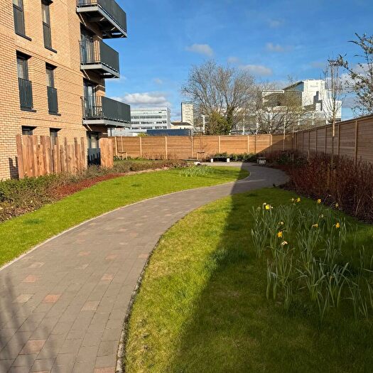 2 Bedroom Apartment To Rent In Minerva Square, Glasgow, G3