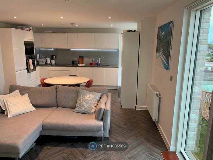 3 Bedroom Flat To Rent In Montford Place, London E15