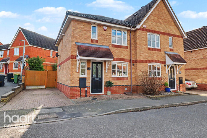 2 Bedroom Semi Detached House For Sale In Heron Close, Rayleigh, SS6