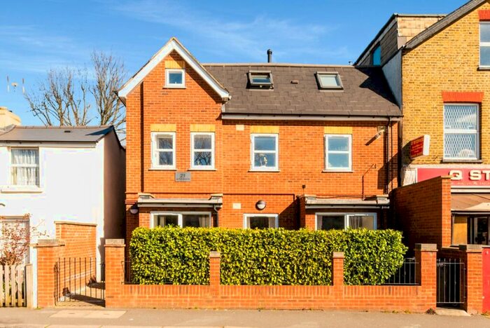 2 Bedroom Apartment To Rent In Lodge Lane North Finchley, N12
