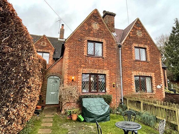 2 Bedroom Cottage For Sale In Sandhill Close, MK45