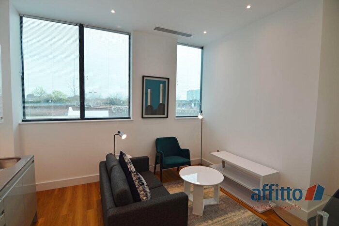 Flat To Rent In Atria Building, Bath Road, Slough, SL1