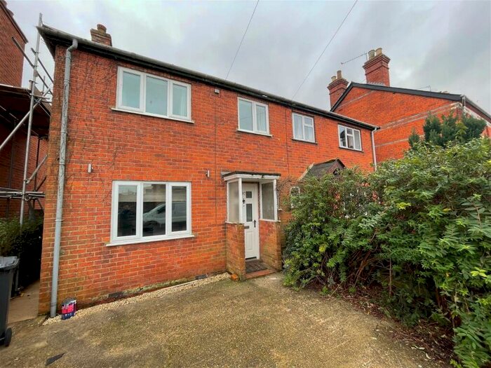 2 Bedroom Semi-Detached House To Rent In Queens Road, Newbury, RG14