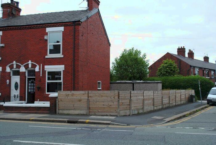 2 Bedroom End Of Terrace House To Rent In Stockport Road - Denton, M34