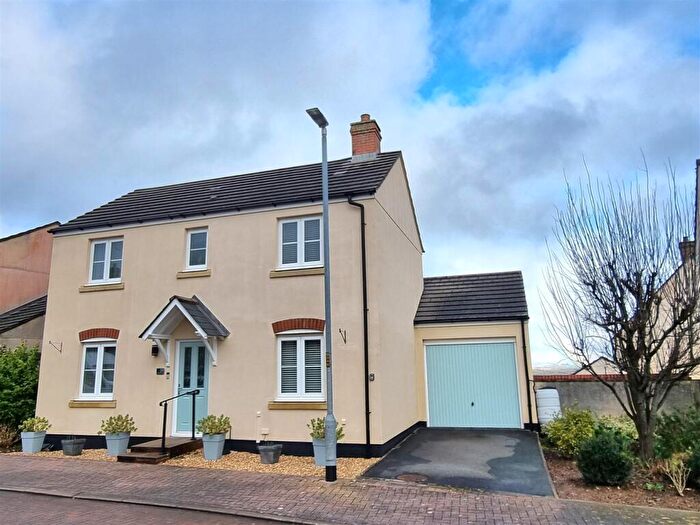 3 Bedroom Detached House For Sale In Snowdrop Crescent, Launceston, PL15