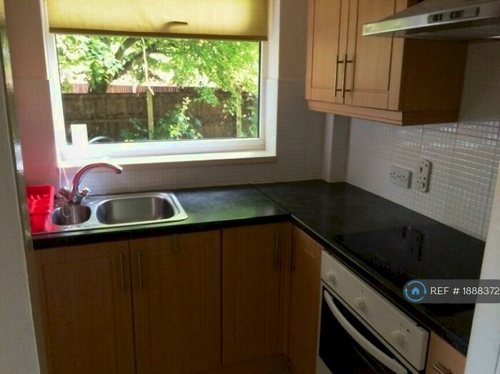 1 Bedroom Flat To Rent In Savick Avenue, Bolton, BL2