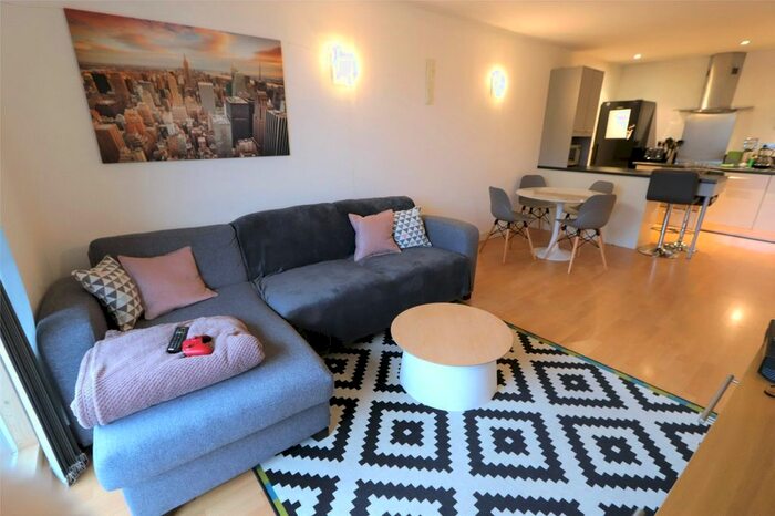 2 Bedroom Flat To Rent In The Bridge, Dearmans Place, Salford, M3