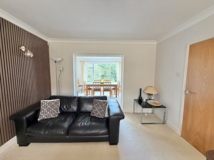 4 Bedroom Detached House For Sale In Upton Way, Broadstone, BH18 - Photo 6