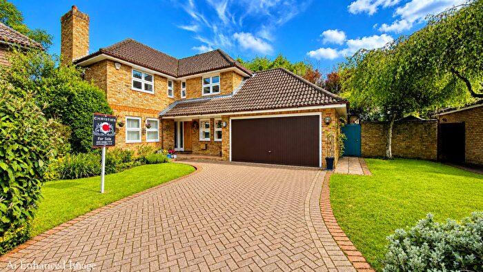 5 Bedroom Detached House For Sale In Bridleway Close, Epsom, KT17