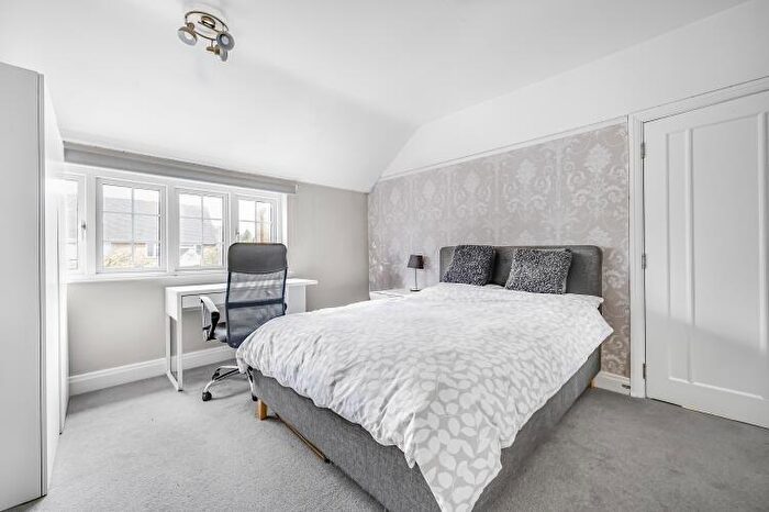4 Bedroom House To Rent In Mayfield Avenue London, N14