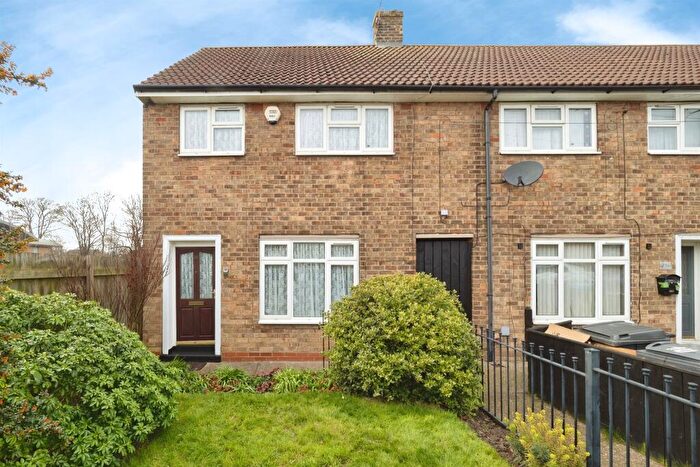 3 Bedroom End Of Terrace House For Sale In Bickleigh Grove, Hull, HU8