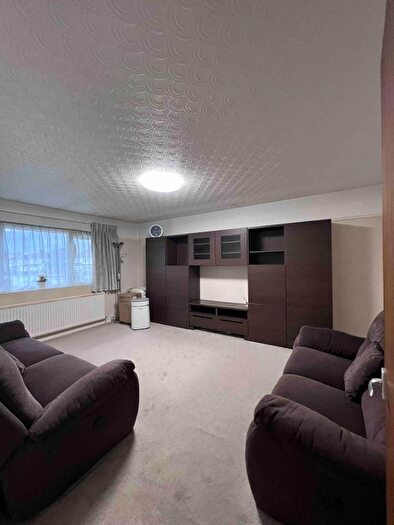 2 Bedroom Flat To Rent In Essoldo Way, Edgware, HA8