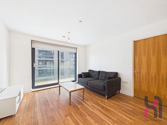 2 Bedroom Flat To Rent In Pomona Strand, Old Trafford, M16
