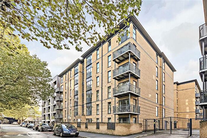 3 Bedroom Flat To Rent In Spa Road, London, SE16