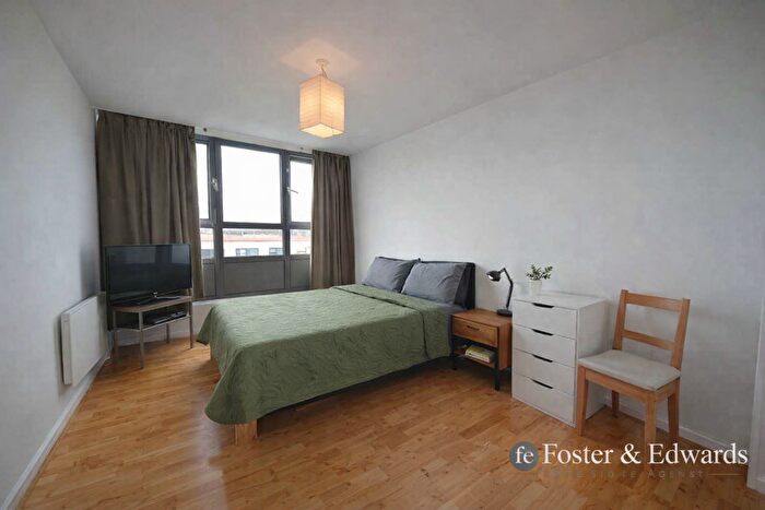 2 Bedroom Flat To Rent In New Park Road, Brixton Hill, SW2