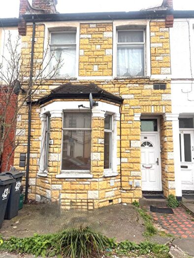 2 Bedroom Maisonette To Rent In Hounslow, TW3