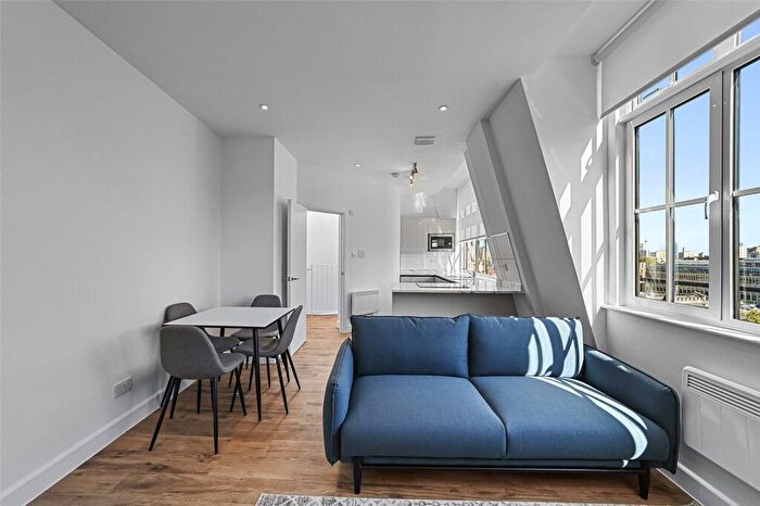 2 Bedroom Duplex To Rent In West Smithfield, London, EC1A