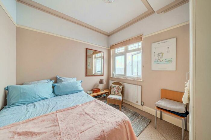 6 Bedroom Semi-Detached House For Sale In Elgin Road, Alexandra Park, N22