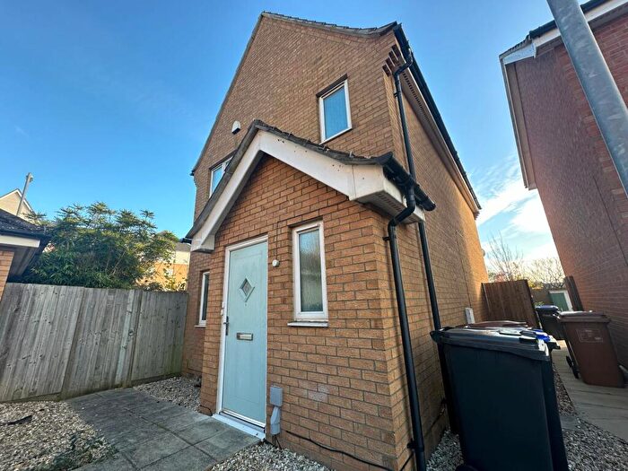 3 Bedroom House To Rent In Baulmsholme Close, Northampton, NN4