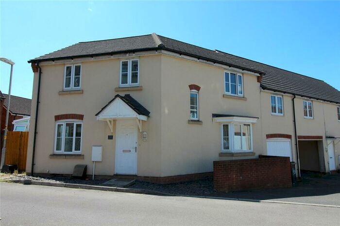 3 Bedroom End Of Terrace House For Sale In Daisy Brook, Royal Wootton Bassett, Swindon, Wiltshire, SN4