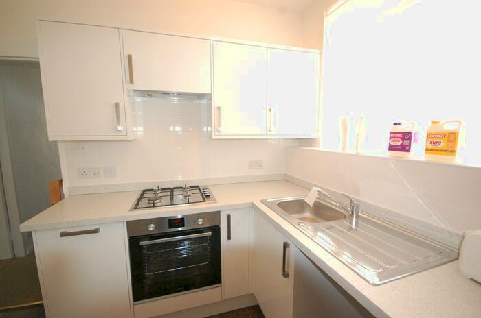 3 Bedroom Flat To Rent In Hallfield Estate, Paddington, W2