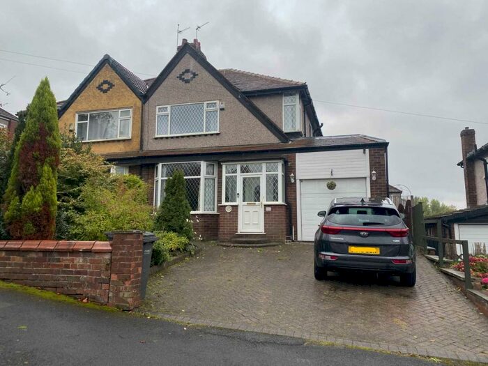 3 Bedroom Semi Detached House For Sale In Oldham Road, Grotton, OL4