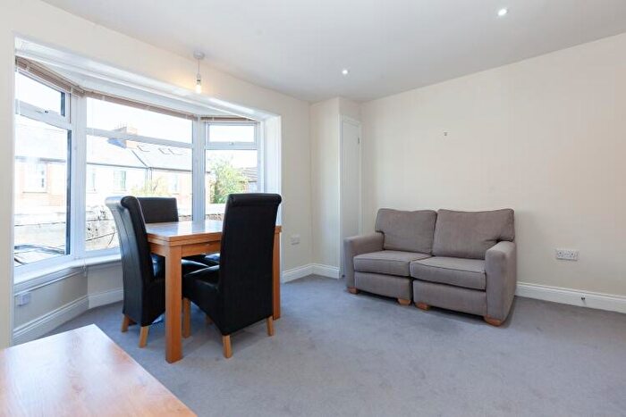 1 Bedroom Apartment To Rent In Cowley Road, Oxford, OX4