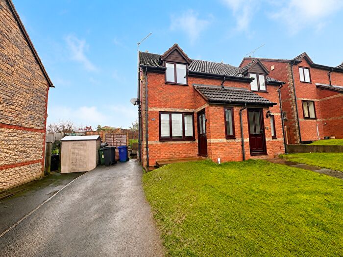 2 Bedroom House To Rent In Blue Bell Close, Inkersall, Chesterfield, S43
