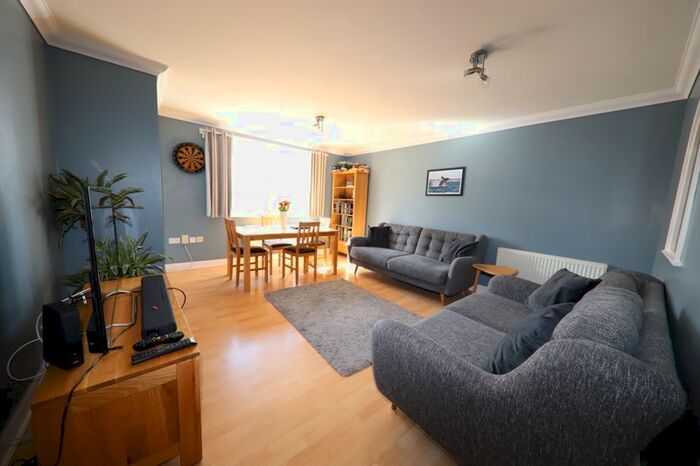 2 Bedroom Flat To Rent In Northway, Rickmansworth, WD3