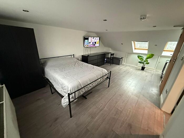 Studio To Rent In Leaver Gardens, Western Avenue, Greenford, UB6