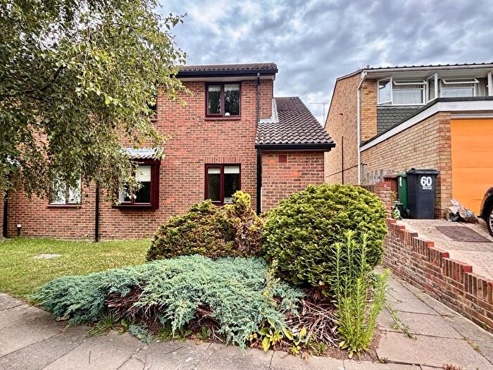 2 Bedroom Flat To Rent In Park View Road, Salfords, RH1
