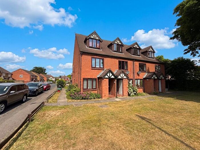 1 Bedroom Maisonette For Sale In Priory Close, Beckenham, BR3