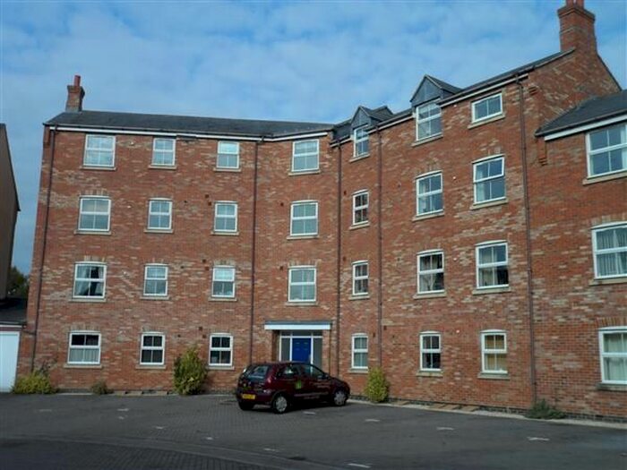 2 Bedroom Flat To Rent In Crowell Mews, Aylesbury, HP19
