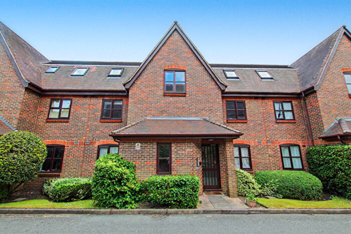 1 Bedroom Apartment For Sale In Andrews Place, London, SE9