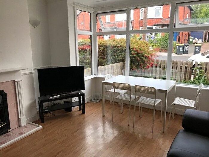 4 Bedroom Semi-Detached House To Rent In Derwentwater Grove, Leeds, LS6