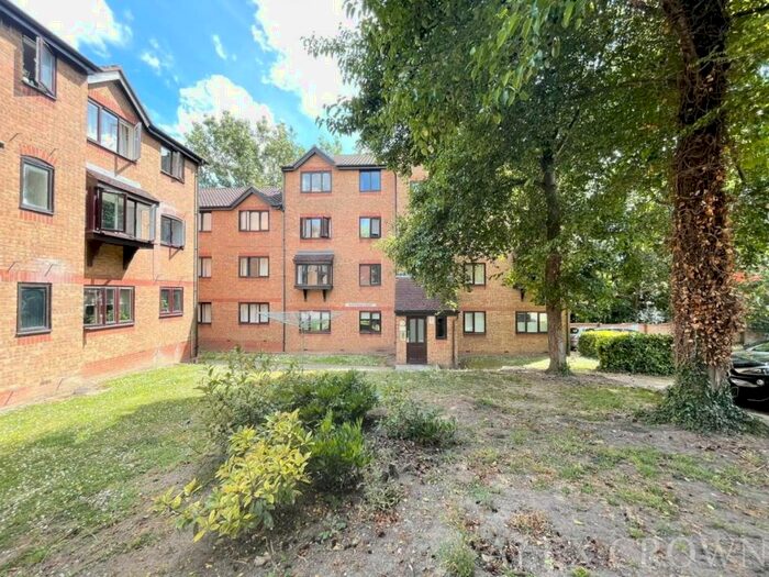 1 Bedroom Flat To Rent In Bradfield Court, Linnet Way, Purfleet, RM19