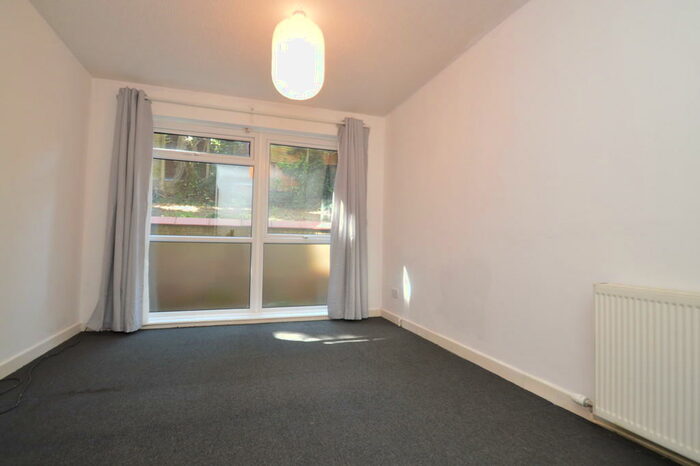 1 Bedroom Ground Flat To Rent In Eglinton Hill, London, SE18
