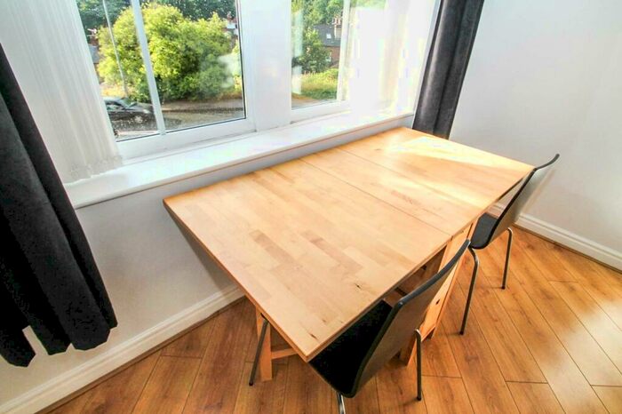 2 Bedroom Apartment For Sale In The Cricketers, Leeds, LS5