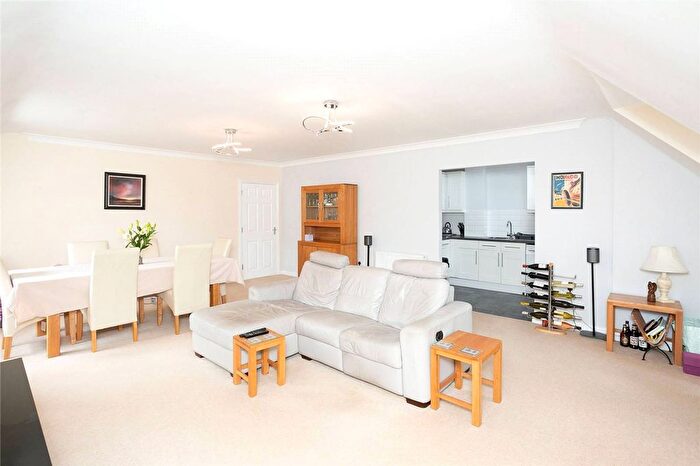 2 Bedroom Flat To Rent In Gate House Place, Watford, WD18