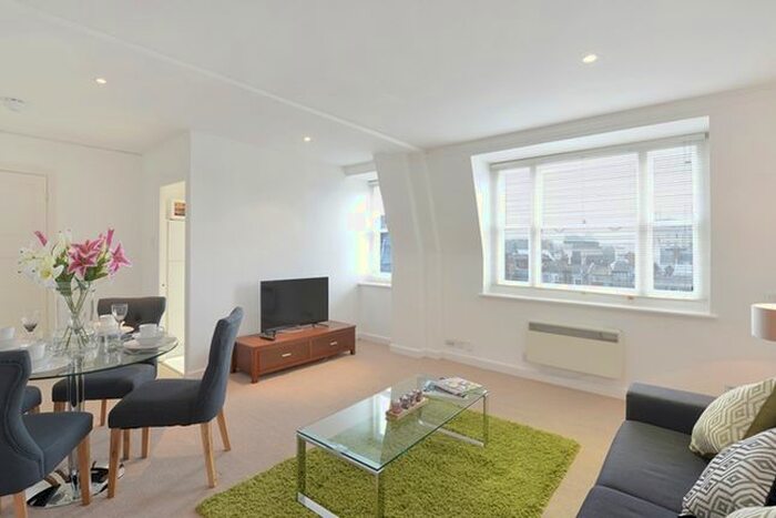 2 Bedroom Flat To Rent In Hill Street, Mayfair, W1J