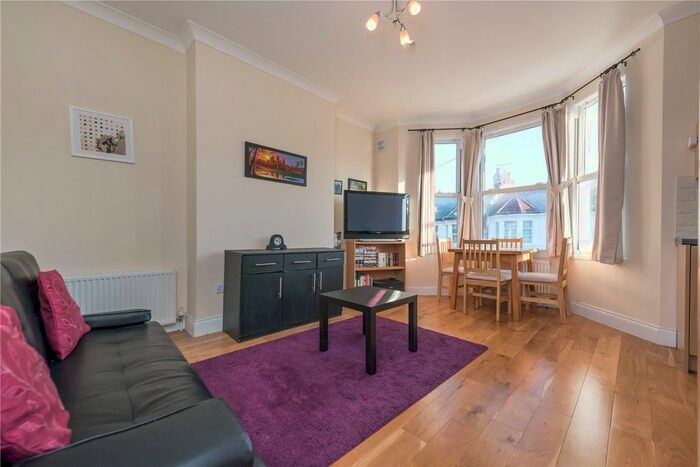 3 Bedroom Flat To Rent In Osborne Road, London, NW2