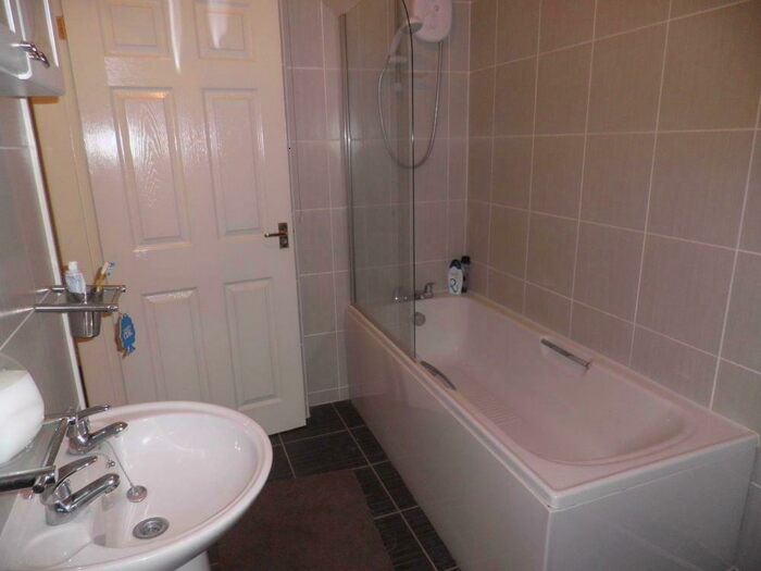 2 Bedroom Flat To Rent In Queen Street, Withernsea, HU19