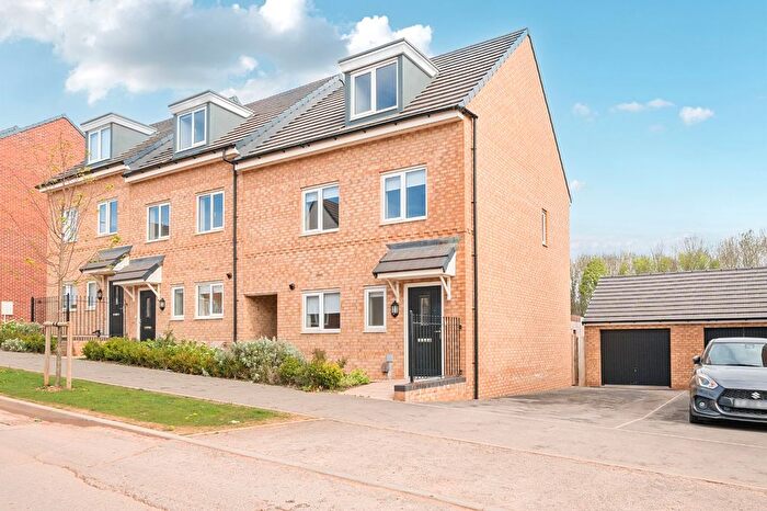 3 Bedroom Semi-Detached House To Rent In Harviston Avenue, Gedling, Nottingham, Nottinghamshire, NG4