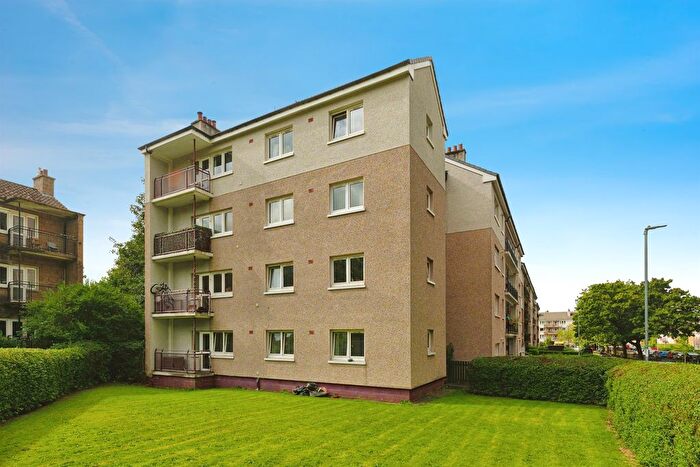 3 Bedroom Flat For Sale In Banchory Avenue, Glasgow, G43