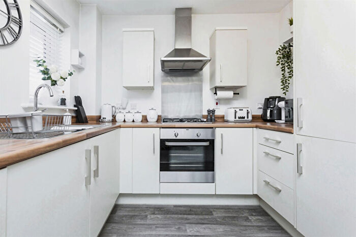 1 Bedroom Apartment For Sale In Meadow Close, Billingshurst, RH14