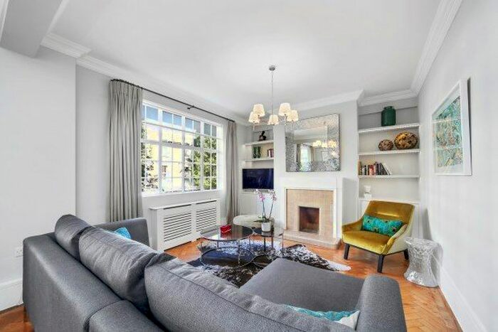 3 Bedroom Flat To Rent In Cornwall Gardens, London, SW7