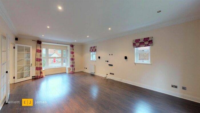 4 Bedroom Detached House For Sale In Alderton Hill, Loughton, IG10